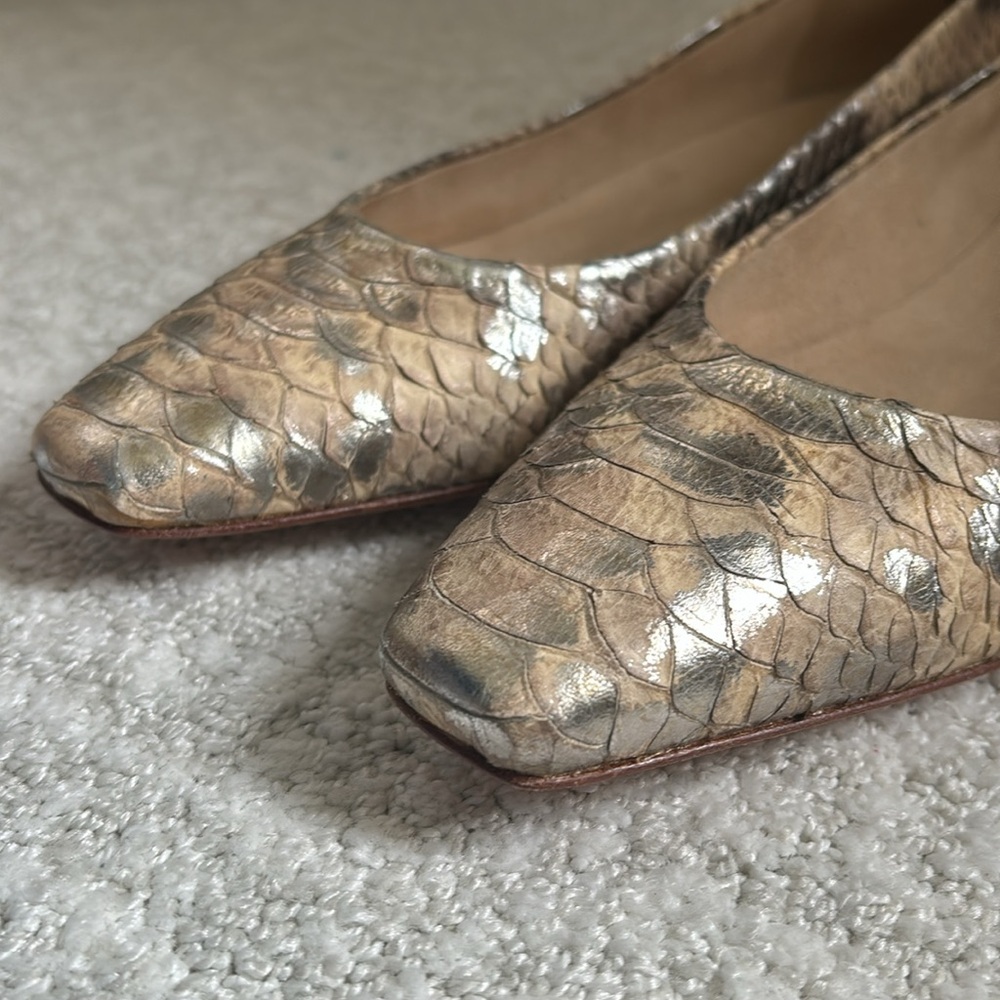 Stuart Weitzman cream & silver snake print flats